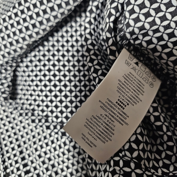 NEW Michael Kors Geometric Black White Full Zip-Up Blouse 3X - Picture 13 of 13